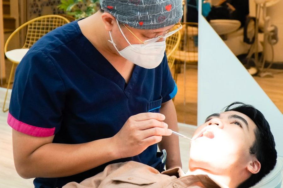 Quá trình trồng Implant răng cửa thường mất từ 3 đến 6 tháng để hoàn thành