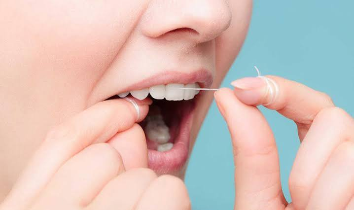 Sau khi trồng Implant răng cửa, chăm sóc đúng cách giúp hồi phục nhanh và duy trì độ bền lâu dài