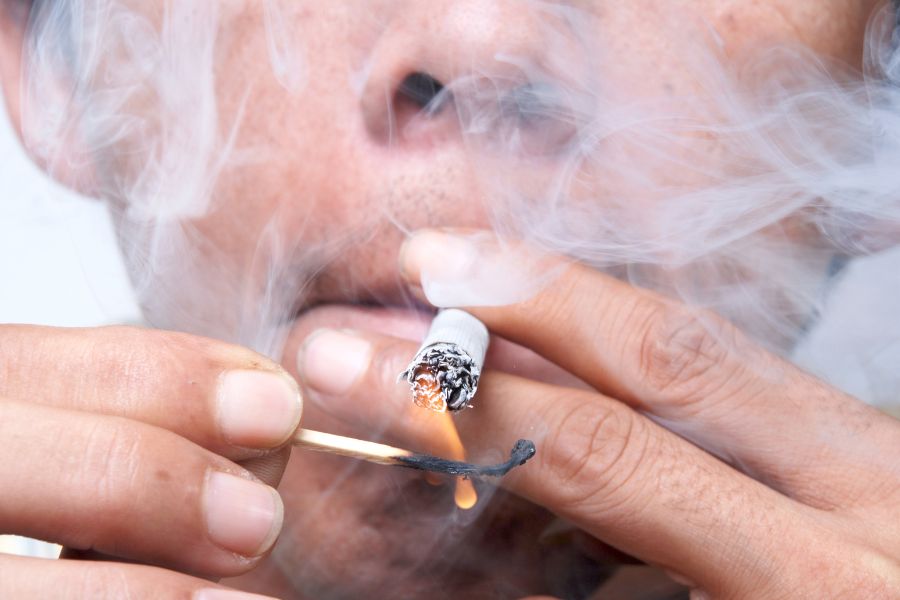 vì sao người hút thuốc trồng Implant không hiệu quả